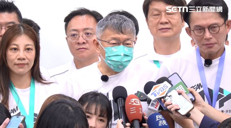 柯文哲上午出席民眾黨共識營,會前接受媒體聯訪(圖/翻攝畫面)