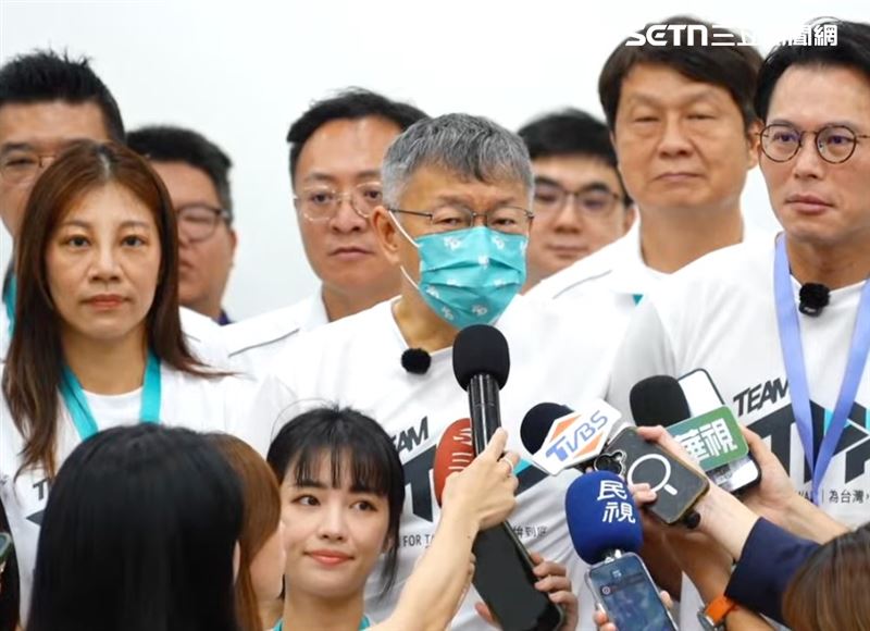 柯文哲上午出席民眾黨共識營,會前接受媒體聯訪(圖/翻攝畫面)