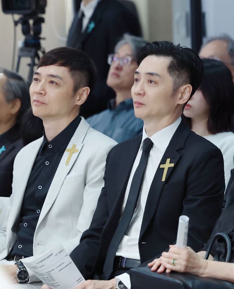宋逸民(右)、宋達民父親日前辭世。(圖/藝起發光、藝之星教會提供)