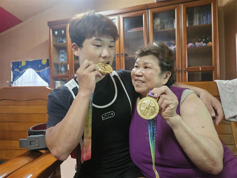 陳宇祺不只是想證明自己,更希望有一天能讓外婆以自己為榮,也回報一路幫助過他的人。(圖/雲林家扶提供)