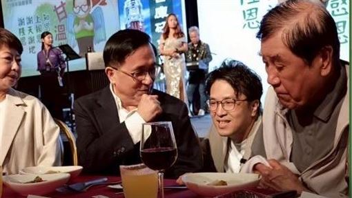 新聞封面