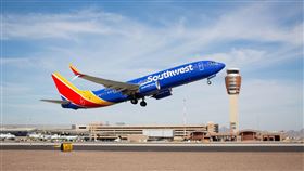 美國西南航空（Southwest Airlines）是全球最大的廉價航空公司，以友善的服務文化及對旅客極具彈性的政策聞名。（圖／翻攝自西南航空官網）