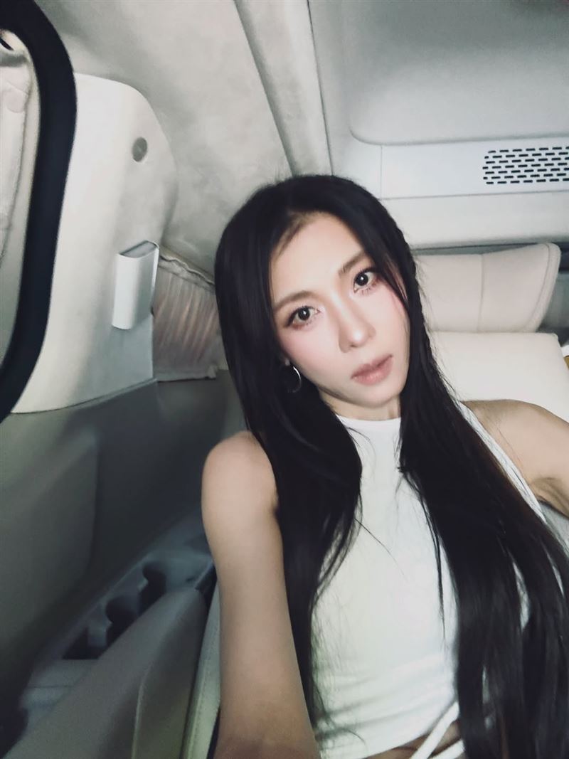 河智苑保養的超級好，完全不輸現役女團成員。（圖／翻攝自IG @hajiwon1023）