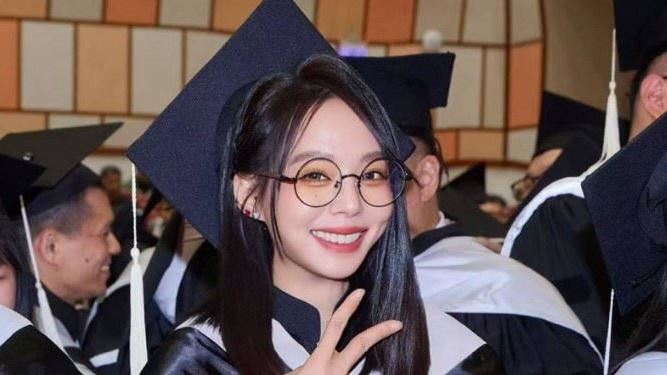 陪朋友上課竟考到畢業　孫淑媚抱傑出獎