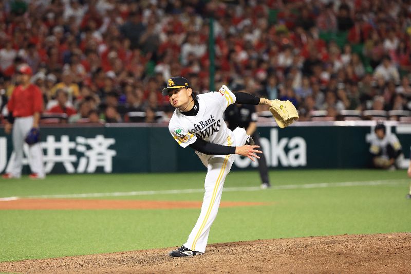 徐若熙6局無失分　奪日職第2勝（1）日本職棒福岡軟銀鷹隊台灣投手徐若熙31日回到一軍先發，對廣島東洋鯉魚隊先發6局無失分，率隊以3比1搶勝，拿下日職生涯第2勝。（圖／中央社）