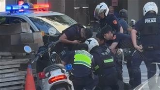 新／夫妻散步與人碰肩　遭單車男掏刀砍傷