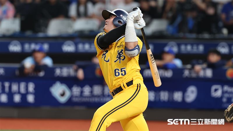 昨役只有我..　高宇杰1局跑2內野安放鬆了