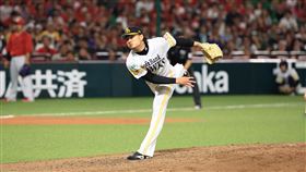 徐若熙6局無失分　奪日職第2勝（1）日本職棒福岡軟銀鷹隊台灣投手徐若熙31日回到一軍先發，對廣島東洋鯉魚隊先發6局無失分，率隊以3比1搶勝，拿下日職生涯第2勝。（福岡軟銀鷹提供）中央社記者謝靜雯傳真　115年5月31日