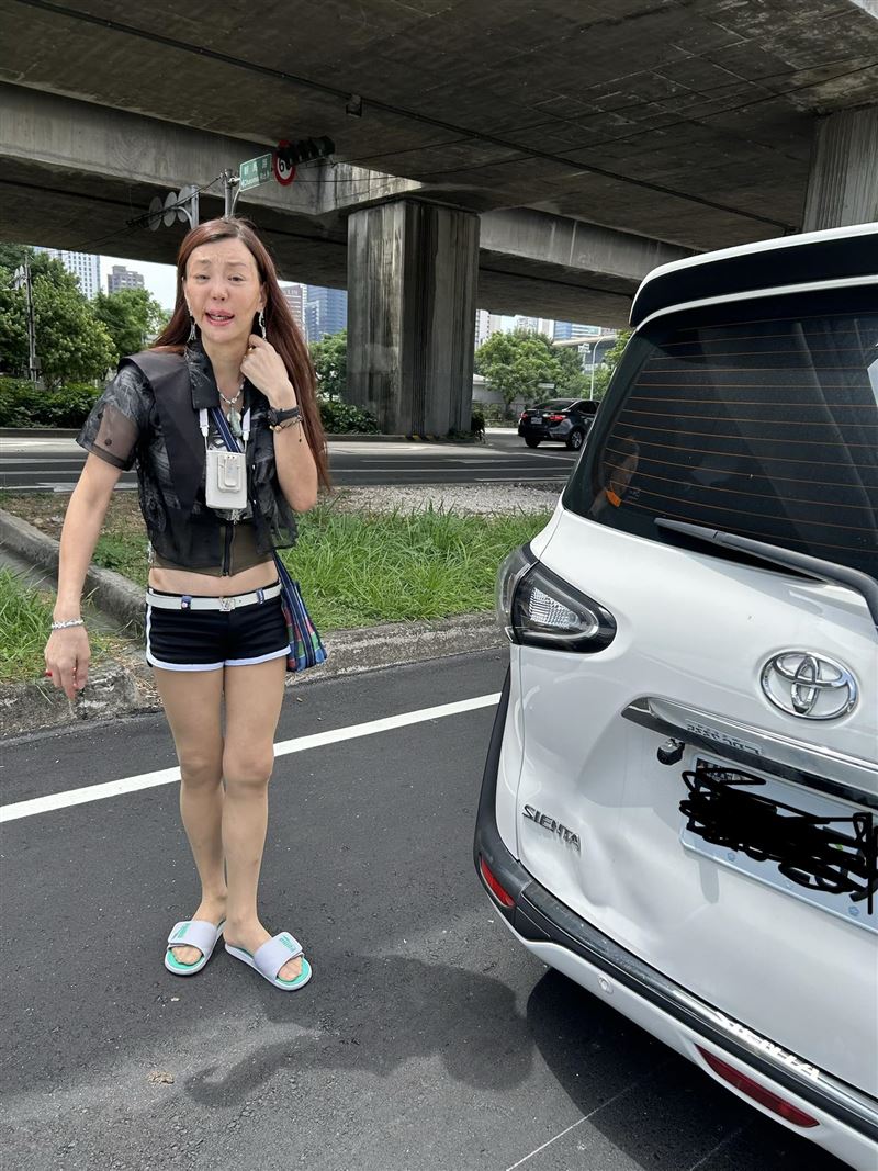 張婷婷遇車禍。(圖/翻攝自張婷婷(法拉利姐)臉書)
