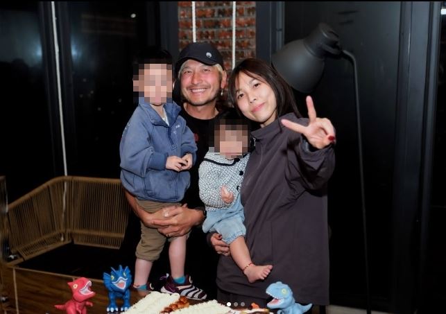 KID與妻子Rita婚後育有一對子女，夫妻倆平時會透過社群分享育兒日常。（圖／翻攝自KID IG）