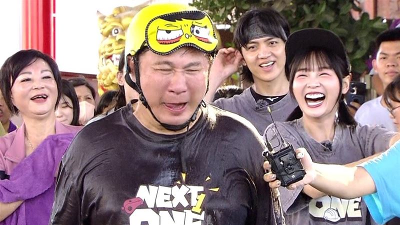 胡瓜闖關。(圖/民視提供)