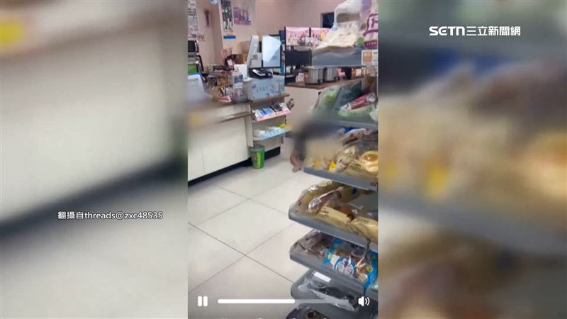 顧客不斷要求道歉,超商店員情緒崩潰當場下跪。(圖/翻攝自Threads @zxc48535)