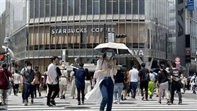 日本東京JR澀谷站前日本氣象廳19日宣布全國結束梅雨季，呼籲要嚴防高氣壓帶來的酷暑，多地出現攝氏35度以上高溫。圖為東京都JR澀谷車站前。中央社記者楊明珠東京攝 110年7月19日