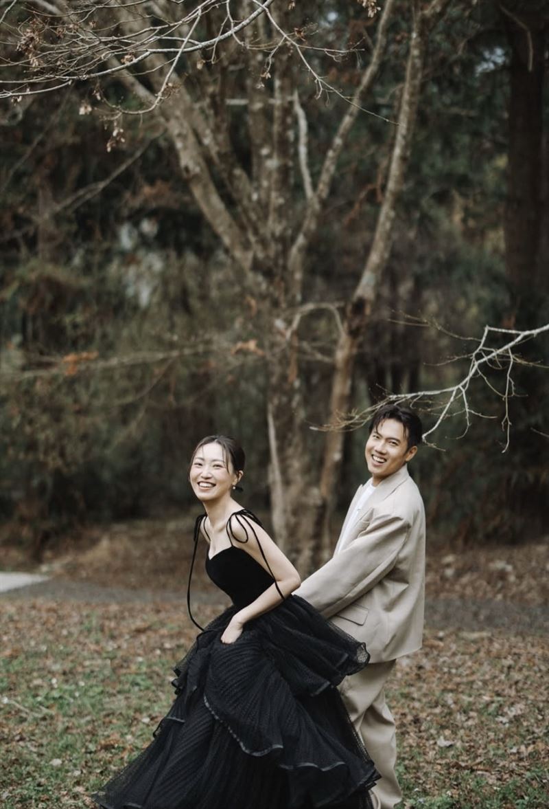 玖壹壹洋蔥曬出婚紗照,吸引超過9萬人按讚送上祝福。(圖/翻攝自洋蔥IG)
