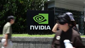 輝達將公布第2季財報（1）人工智慧（AI）晶片大廠輝達（NVIDIA）28日發布的財報可能指出，第2季營收成長1倍以上，若順利繳出亮眼數據，將可成為科技股下一個關鍵催化劑。圖為台北市內湖區輝達台灣分公司外觀。中央社記者翁睿坤攝　113年8月27日