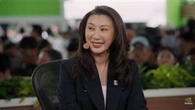 鴻海首位女CEO楊秋瑾，6月1日參與了和台灣科技大佬的對談，為輝達執行長黃仁勳的演講暖場。楊秋瑾日前獲選美國《財星雜誌》（Fortune）2026年百大影響力商界女性，成為台灣唯一入榜者。（圖／翻攝自輝達Youtube頻道） 