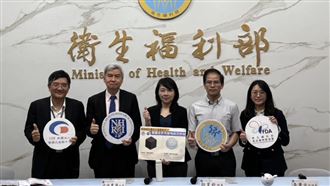 國衛院今（1）日公布最新研究發現，細胞外囊泡並非萬靈丹，療效關鍵在於「裝了什麼」、「送到哪裡」。（圖／國衛院提供）