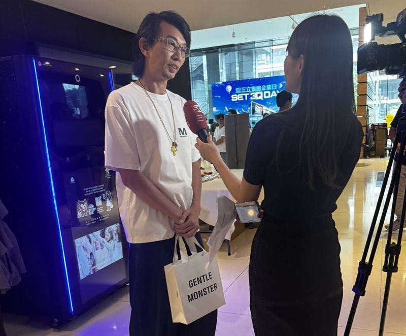 《上山下海》主持人黃仕傑對於收回後的衣服能重新再製其他產品，驚喜的表示是很棒的經濟循環