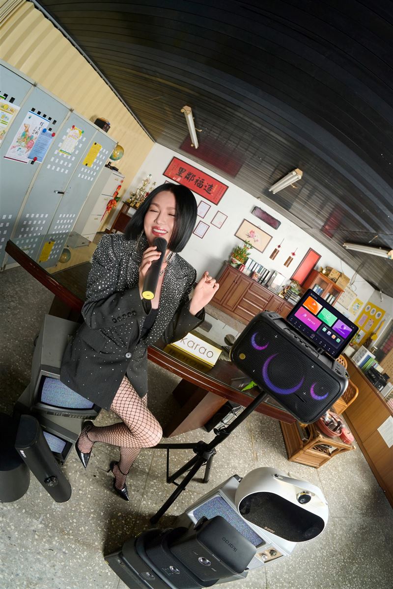 苗可麗分享最喜歡Ikarao愛克拉的時尚外型、輕巧便攜,以及跨世代齊全歌單。(圖/品牌業者提供)