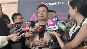 COMPUTEX 2026 盛大開幕，黃志芳宣告 AI 進入「代理 AI」爆發期。展會集結全球大咖，商機提前爆發。隨 AI Agent 普及，算力消耗呈現幾何級數成長，不僅帶動台灣產業升級，更將推動經濟動能全速衝刺，徹底打破泡沫化疑慮。（圖／記者XXX攝影）