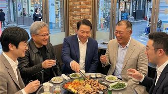 黃仁勳GTC結束立飛首爾！傳密約韓2大巨頭