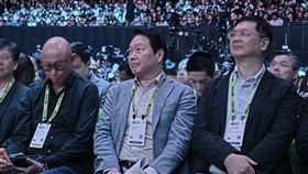 南韓SK集團會長崔泰源親率高層，於1日遠赴台北聽輝達執行長黃仁勳的演說，被認位也有鞏固和輝達AI結盟的意味。（圖／翻攝自SK海力士網站） 