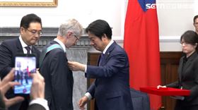 總統賴清德頒授捷克參議長韋德齊「特種大綬卿雲勳章」（圖/翻攝畫面）