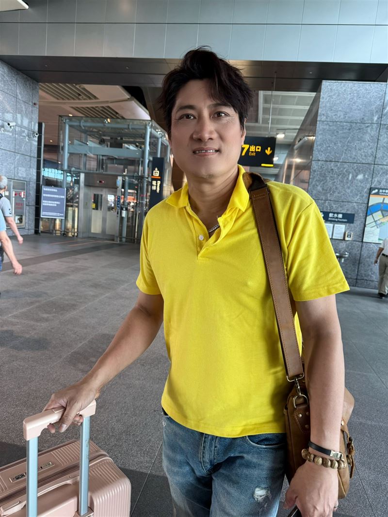楊哲拋震撼彈,宣布「可能會暫停歌壇工作」。(圖/翻攝自楊哲臉書)
