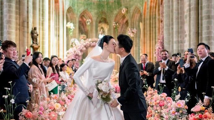 賭王兒世紀婚禮!世界文化遺產擁吻奚夢瑤