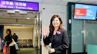鄭麗文率團訪美　媒體人：盧秀燕滿盤皆輸