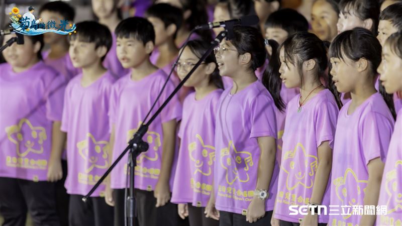 廖偉曄老師返鄉投入音樂教育近20年，帶著澎湖孩子練唱、比賽，也陪伴他們在合唱中學會團隊合作與成長。對離島孩子而言，唱歌不只是表演，更是一場學著長大的旅程。（圖／廖偉曄老師授權提供）