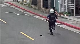 一名失聯長達2年的越南籍麻姓男子近日駕駛小客車，因形跡可疑遭到警方盯上。（圖／翻攝畫面）