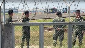 過俊男,盧季佑,高雄,岡山,飛官,遺骸,教練機,同袍,機艙,空軍,官校。（圖／翻攝畫面）