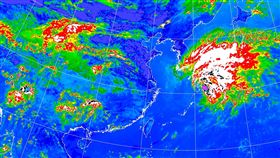 中度颱風「薔蜜」持續朝日本本州方向北上，不僅橫掃沖繩造成災情，如今更挾帶強風豪雨逼近九州、四國及本州太平洋沿岸。（圖／氣象署）