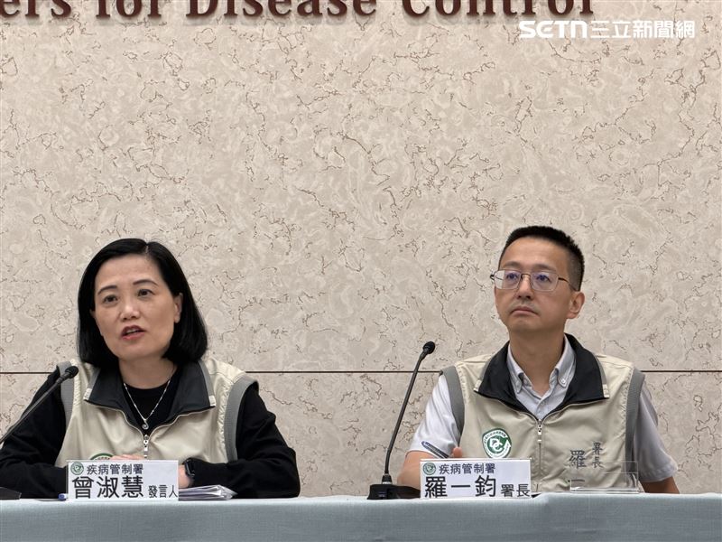 疾管署副署長游淑慧(左)說明疫情。(圖/記者蔣季容攝影)