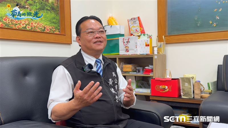 從基層一步一腳印做起的馬公市市長黃健忠說，他覺得澎湖其實也是很幸福的，唯獨交通和醫療還需要進步，同時他也向中央喊話，希望能多多照顧澎湖，特別是交通的部分。（圖／記者張雅筑攝）