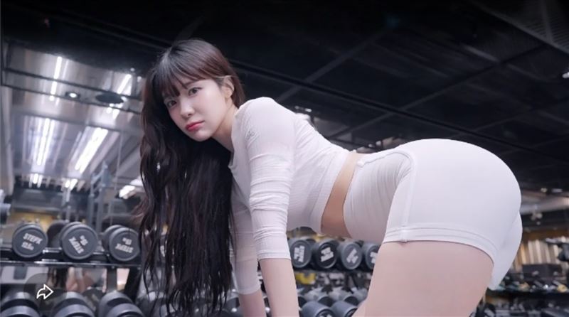 李多慧希望練出比臉大的屁股。(圖/翻攝自YouTube@이다혜 李多慧)