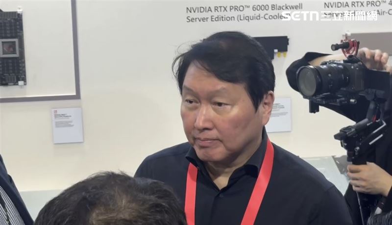 崔泰源笑說，也不知道下個月的股價會如何變化，但與其頻繁買進賣出，不如好好的持有它，才是更好的方法。（圖／記者王文承攝影）