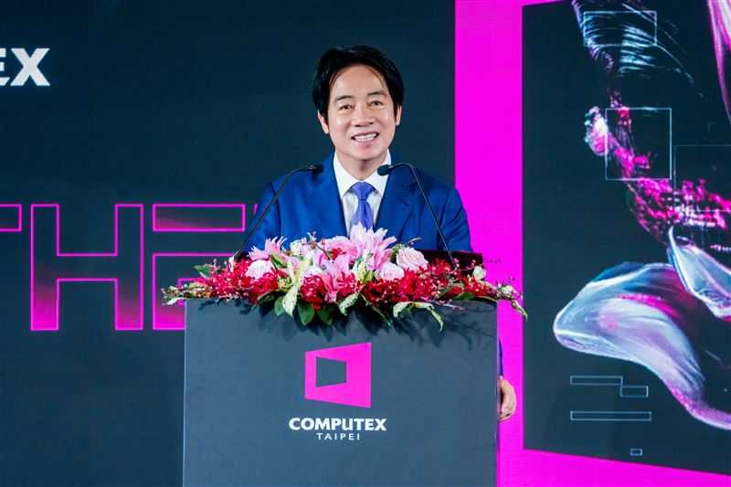 COMPUTEX 2026 於台北盛大開展,規模創史上新高。從晶片設計到終端應用,臺北以 AI 核心之姿連結全球巨頭與創新動能,展現臺灣供應鏈在 AI 時代不可或缺的樞紐地位,吸引國際目光。(圖/外貿協會提供)