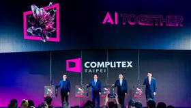 COMPUTEX 2026 於台北盛大開展，規模創史上新高。從晶片設計到終端應用，臺北以 AI 核心之姿連結全球巨頭與創新動能，展現臺灣供應鏈在 AI 時代不可或缺的樞紐地位，吸引國際目光。（圖／外貿協會提供） 