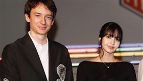 BLACKPINK成員Lisa與LVMH集團三公子Frédéric Arnault疑似真的有可能已分手。（圖／翻攝自X平台）