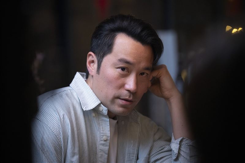 張孝全開拍前跟朱軒洋討論各自對周可傑的看法。(圖/公視提供)