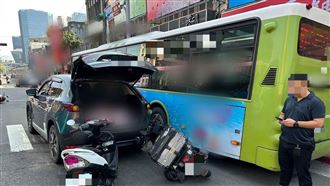 北市南港5車撞一團2傷！女急煞公車也遭殃