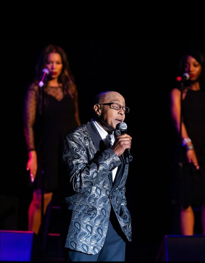 彼柏&middot;布萊森（Peabo Bryson）和席琳&middot;狄翁合唱的〈Beauty and the Beast〉在1991年紅遍全球。（圖／翻攝自IG @peabobryson2）