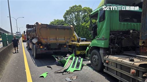 國一貨櫃車追撞砂石車　警消救出司機送醫