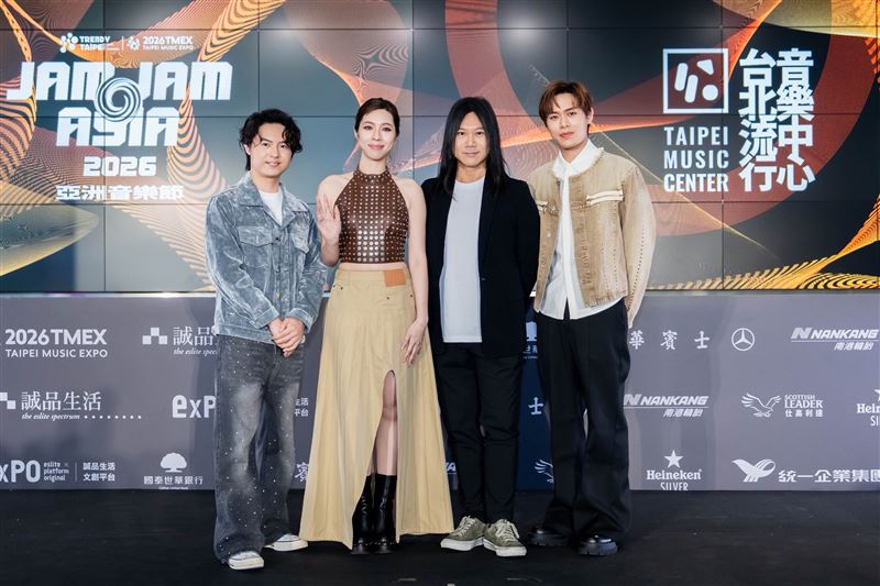 瑪莎（左3）親邀告五人合作。（圖／臺北市政府文化局／北流提供）