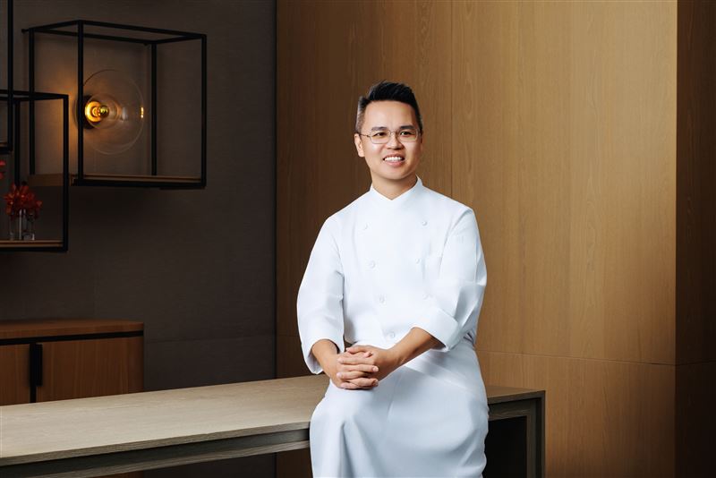 台北板橋馥華艾美酒店的行政主廚Pontus Lin（林韋仲），提出時髦的探索作為酒店的餐飲核心理念，希望帶給賓客全新的餐飲體驗。（圖／台北板橋馥華艾美酒店提供）