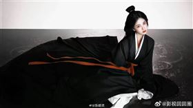 陸劇《翹楚》才剛於昨（2）日開播，就意外因一名戲份不多的配角掀起網路話題。（圖／翻攝自翹楚微博）