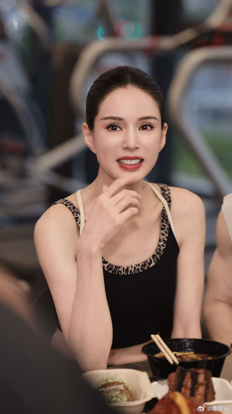 李若彤強調演員本質就是角色詮釋者，不應被形式綁住。（圖／翻攝自李若彤微博）