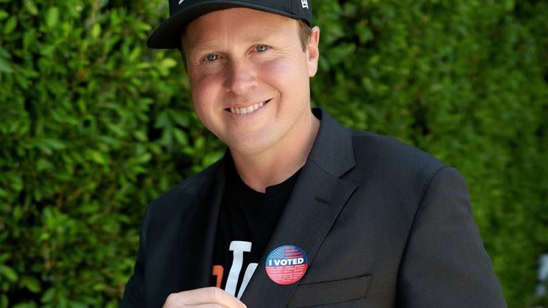真人秀男星參選洛杉磯　開票直逼現任市長